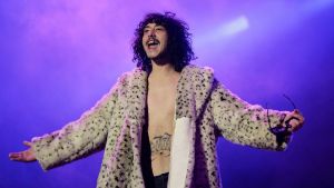 Sticky Fingers frontman Dylan Frost has revealed he is struggling with alcohol addiction and bipolar schizophrenia.