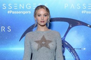 Jennifer Lawrence attends the "Passengers" Paris Photocall at Hotel George V on November 29, 2016 in Paris, France.