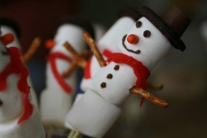 Snowmen<br />
<a href="http://www.flexibledreams.com/2010/12/snowman-treats.html" target="_blank">flexibledreams.com</a>