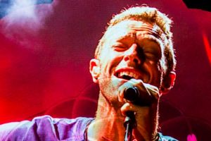 BRISBANE, AUSTRALIA - DECEMBER 06: Coldplay playing at Suncorp Stadium on December 6, 2016 in Brisbane, Australia. ...