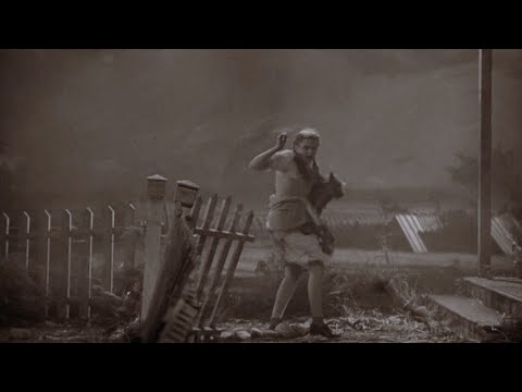 The Wizard of Oz (1939) - It's a Twister!