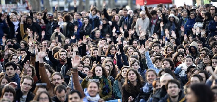 Des centaines de manifestants à Nuit Debout, Place de la République, 12 avril 2016 / AFP PHOTO / ERIC FEFERBERG