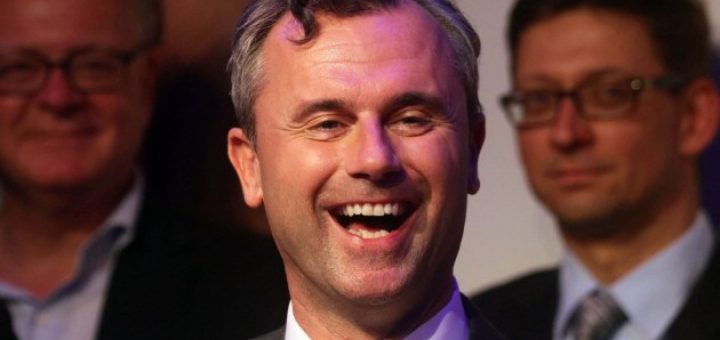 Le représentant de l'extrême droite Norbert Hofer, le soir de l'élection Présidentielle autrichienne, le 22 mai. (Ronald Zak/AP/SIPA)