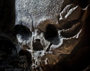 Skull on display on Xi'an Banpo Museum. Banpo, Shaanxi. Banpo (Chinese: 半坡; pinyin: Bànpō) is an archaeological remain discovered in 1953 and located in the Yellow River Valley just east of Xi'an, China.