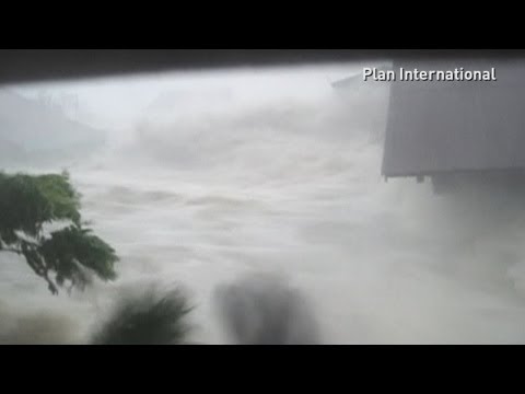 Dramatic footage: Moment Typhoon Haiyan washes away Philippines house