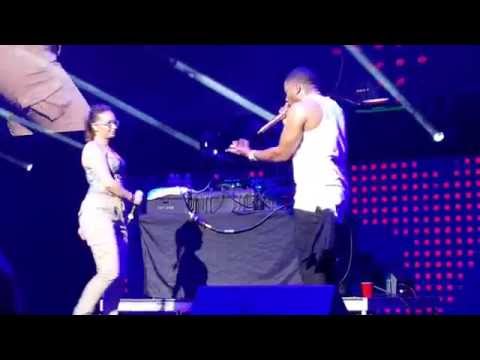 Nelly live with fan on stage kiss concert 2016!