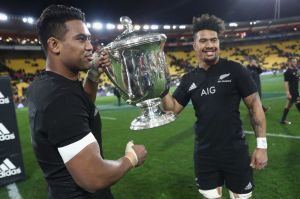 Julian Savea (left) and Ardie Savea celebrate the All Blacks' 2016 Bledisloe Cup win. 