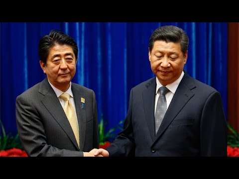 Xi Jinping and Shinzo Abe Share an Awkward Moment at the APEC Summit