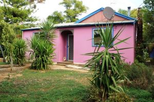 33 Mildura Street, Norseman - Probably the pinkest house on the market today.