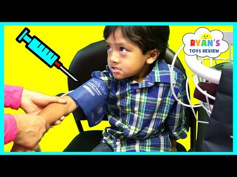 RYAN GOT HIS FLU SHOT Doctor Checkup Toy Hunt McDonald Happy Meal Toys EVERYDAY WITH RYAN TOYSREVIEW