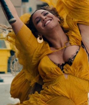 Can someone please tell Beyonce Vogue says cleavage is "over"?