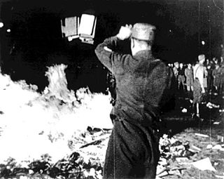 AY37393083Nazi book burning