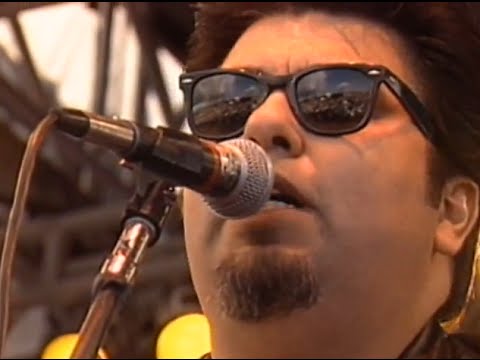 Los Lobos - La Bamba - 11/26/1989 - Watsonville High School Football Field (Official)