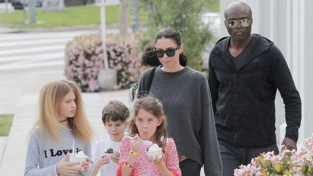 Seal and Erica Packer take the children to get Froyo in Brentwood, California. Mandatory Credit: NINJA/INFphoto.com Ref: infusla-312 .