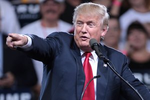 Donald Trump speaking with supporters at a campaign rally at Veterans Memorial Coliseum at the Arizona State Fairgrounds in Phoenix, Arizona, 18 June 2016