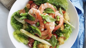 Salad of king prawns, asparagus and peas