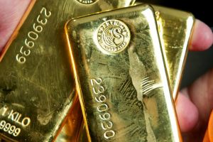 Bullion increased on Friday as the US dollar reversed gains and some chart-following traders saw supportive momentum ...