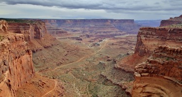 The landscapes in Canyonlands National Park, Utah, USA, were breathtaking. The Island in the Sky mesa, which rests on ...