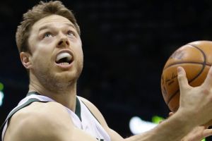 Matthew Dellavedova had 11 assists but shot poorly.