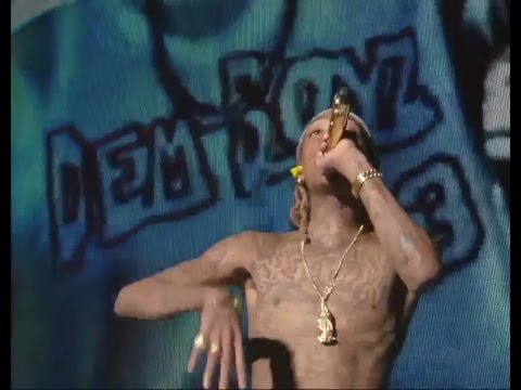 Wiz Khalifa Performs 'We Dem Boyz' Live at Cali Christmas Concert