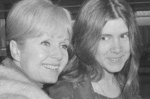 Debbie Reynolds at Heathrow with her daughter Carrie Fisher, aged 15, in 1972. 