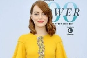 Emma Stone gives us three solid looks this week by sticking to her winning red-carpet formula - two parts great colour ...