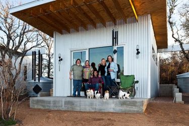 Bestie Row: the eight friends living together, sans share house