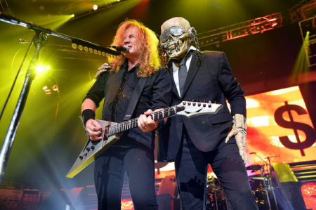 Megadeth&#039;s Dave Mustaine sets interrupting fan straight at iWireless Center