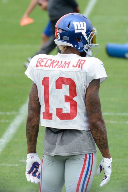 New York Giants wide receiver Odell Beckham Jr. is dealing with a right thumb injury, but he claims it improves his catching ability. 
