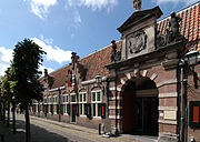 Oudemannenhuis toegangspoort (Haarlem).JPG