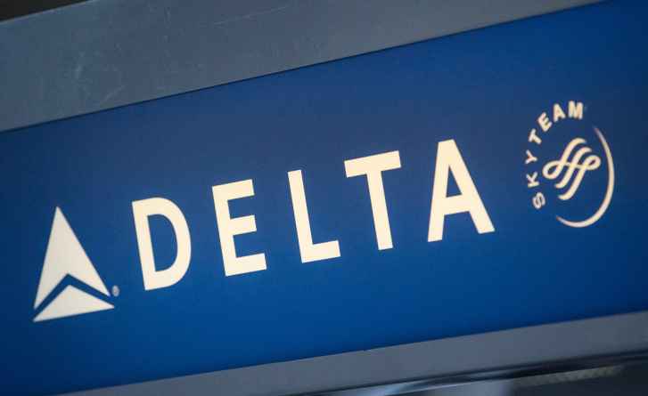 NEW YORK, NY - APRIL 23:  The Delta logo is seen at Kennedy Airport on April 23, 2014 in the Queens borough of New York City. Delta released higher-than-expected quarterly earnings today, causing its stock to rise 5%.  (Photo by Andrew Burton/Getty Images)