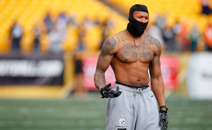 PITTSBURGH, PA - JANUARY 08:  Ryan Shazier #50 of the Pittsburgh Steelers warmups before the wildcard playoff game against the Miami Dolphins at Heinz Field on January 8, 2017 in Pittsburgh, Pennsylvania. (Photo by Justin K. Aller/Getty Images)