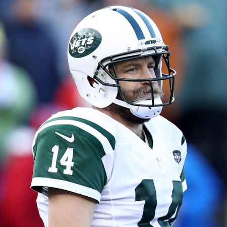 FOXBORO, MA - DECEMBER 24: Ryan Fitzpatrick #14 of the New York Jets looks onduring the second half against the New York Jets at Gillette Stadium on December 24, 2016 in Foxboro, Massachusetts. (Photo by Maddie Meyer/Getty Images)