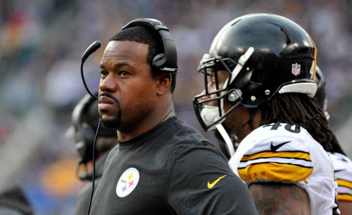 BALTIMORE, MD - DECEMBER 27, 2015: Linebackers coach Joey Porter of the Pittsburgh Steelers watches the action from the sideline during a game against the Baltimore Ravens on December 27, 2015 at M&T Bank Stadium in Baltimore, Maryland. Baltimore won 20-17. (Photo by: Nick Cammett/Diamond Images/Getty Images)