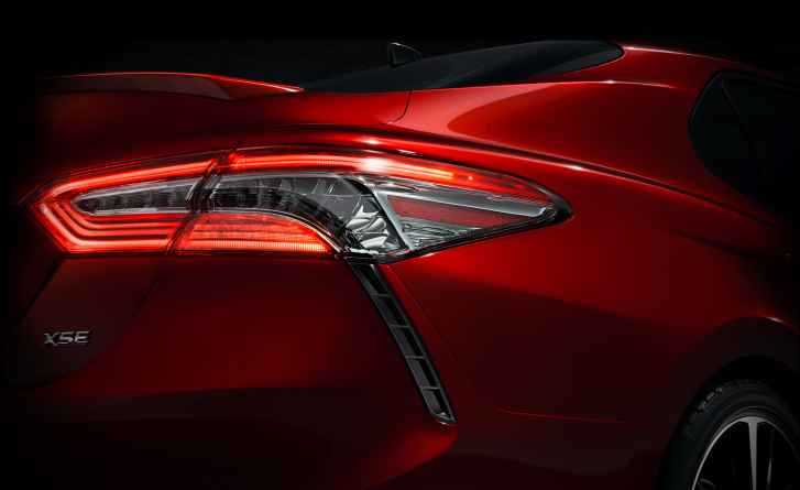 NYDN_2018-Toyota-Camry-Rear-Right-Quarter-Teaser