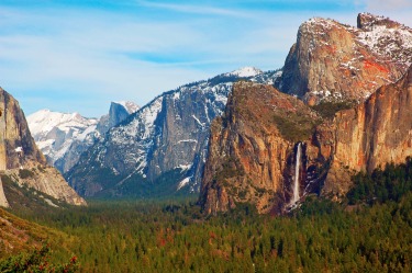 Yosemite Valley from Tunnel View, Yosemite National Park, California.