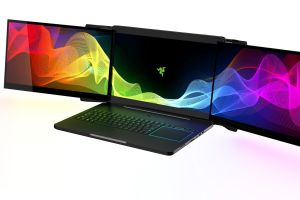 Razer's prototype can automatically switch from a single-screen setup to three screens.