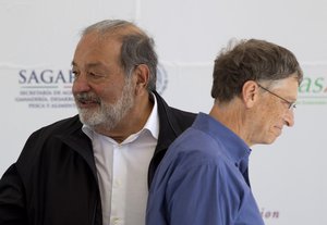 Microsoft Chairman Bill Gates, right, and Mexican telecommunications tycoon Carlos Slim attend the inauguration of a new research center at the International Center for Improvement of Corn and Wheat (CIMMYT) in Texcoco, Mexico, Wednesday, Feb. 13, 2013.