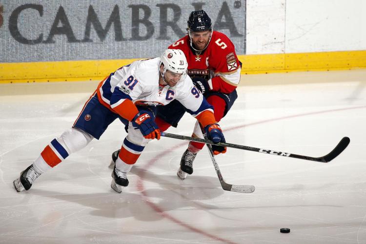 John Tavares’ second goal gave the Islanders a 4-2 lead at 7:50 of the third for his 500th NHL point.