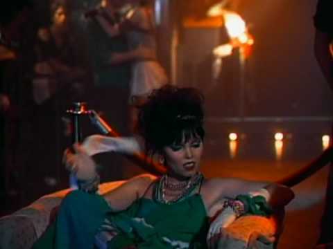 Pat Benatar - Love Is A Battlefield