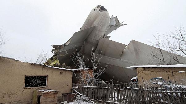 Kirghizistan : un avion s'écrase sur un village