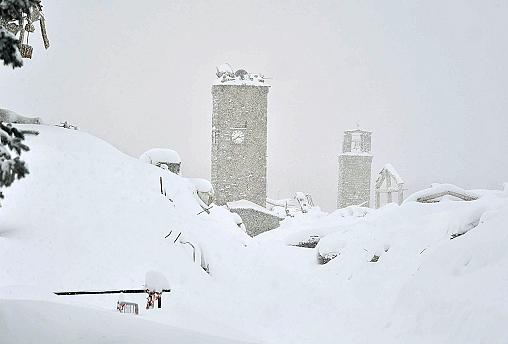 Italie : une trentaine de disparus dans un hôtel enseveli par une avalanche