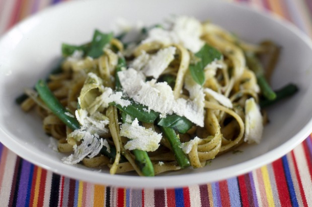 One-pot pasta: Pesto tagliatelle with green beans and potatoes <a ...