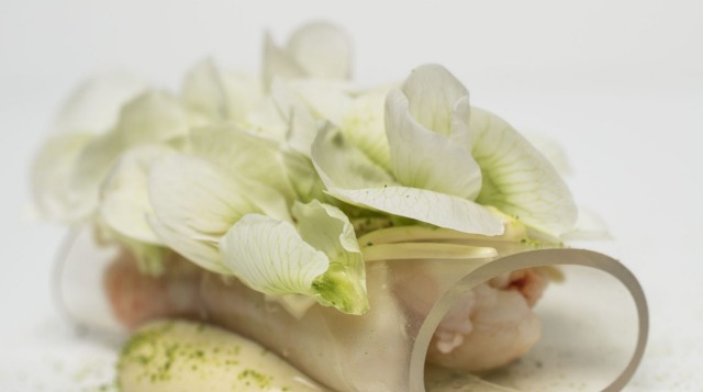 Spanner crab, sake vinegar jelly, brown butter emulsion, pea flower and horseradish, which is served at Sepia. 
