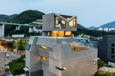 Korean architect builds house to look like a giant owl