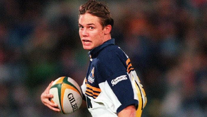 ########## FEE APPLIES ######## ACT's Stephen Larkham (ball) during 1997 Auckland Blues vs ACT Brumbies, Super 12 RU final at Eden Park, 31 May 1997 F/L Headshot sport rugby union o/seas action nz