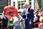 Malcolm Turnbull lays flowers at a makeshift Bourke Street memorial.