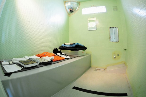 19guantanamo_cell-620x412.jpg