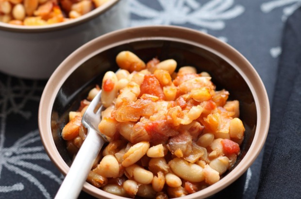 Homestyle beans with smoky bacon and maple syrup. <a ...
