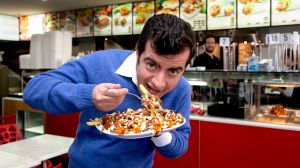 Senator Sam Dastyari shows how to make a halal snack pack. 